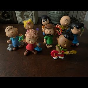 Peanuts - Charlie Brown & gang
